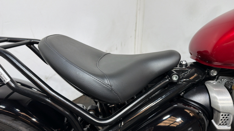 Triumph Bonneville Bobber Black